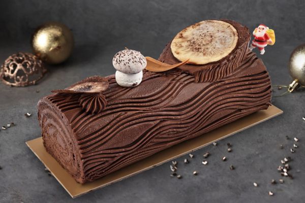 premium-traditional-chocolate-yule-log